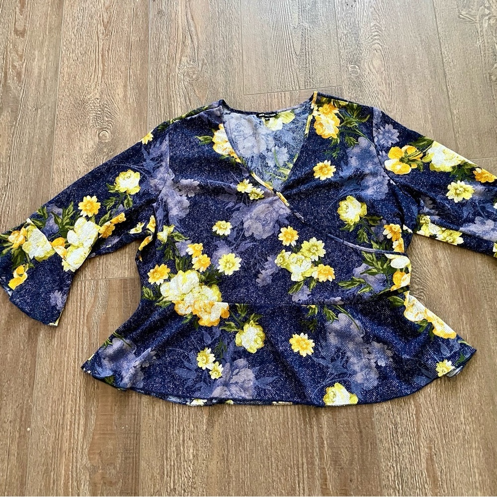 Women's Navy Floral V-Neck Peplum Top - Yellow Flower Print